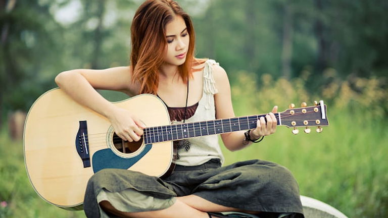 Las mejores 4 webs para aprender a tocar la guitarra