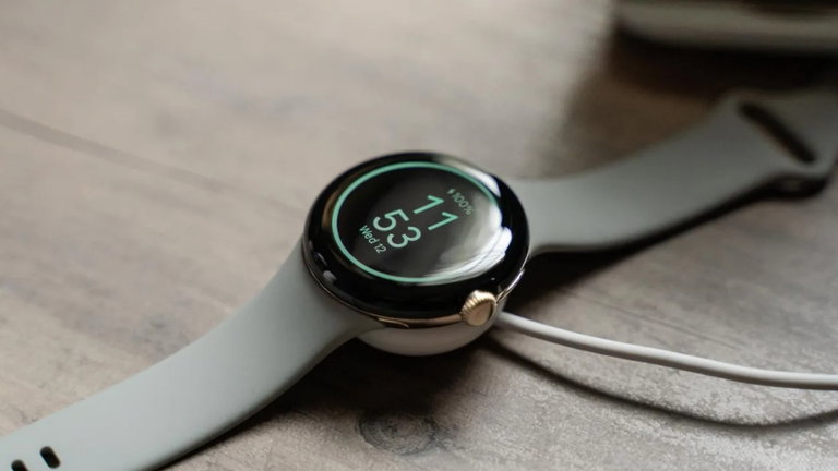 Google da 'repelús': su Pixel Watch no carga con el Pixel 7 y expulsa el cargador magnético del Apple Watch