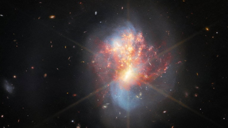 Un estallido de estrellas entre dos galaxias: así es la última y espectacular imagen del James Webb
