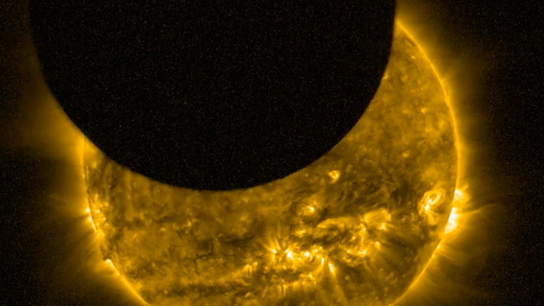 Así de espectacular se vio desde el espacio el eclipse de sol de esta semana