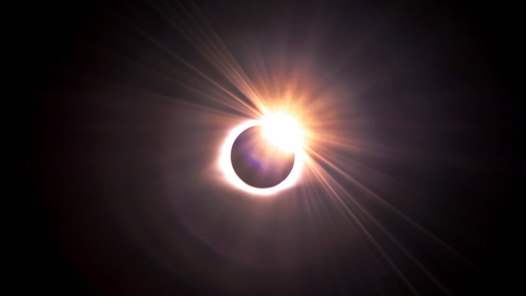 Cómo ver el eclipse solar del 25 de octubre: a qué hora es y dónde se verá mejor