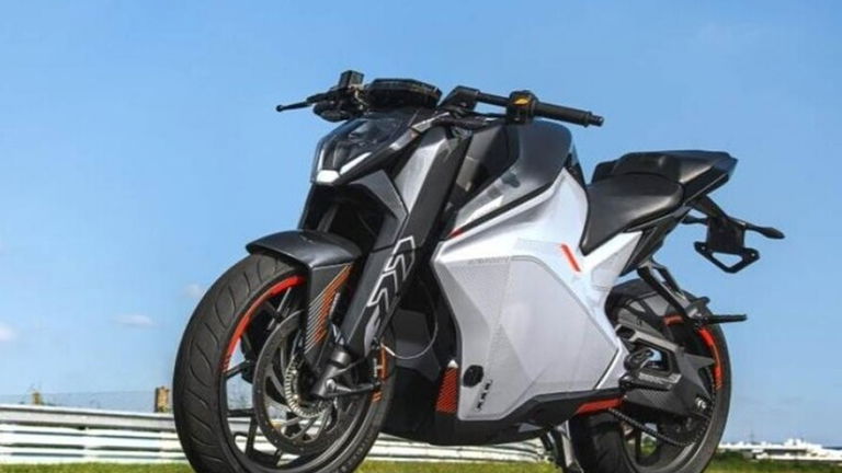 Esta nueva moto eléctrica alcanza los 100 kilómetros por hora en 7 segundos y solo cuesta 3700 euros al cambio