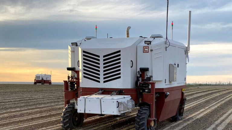 Tractores con rayos láser: la surrealista nueva técnica para mantener sanos los campos de cultivo
