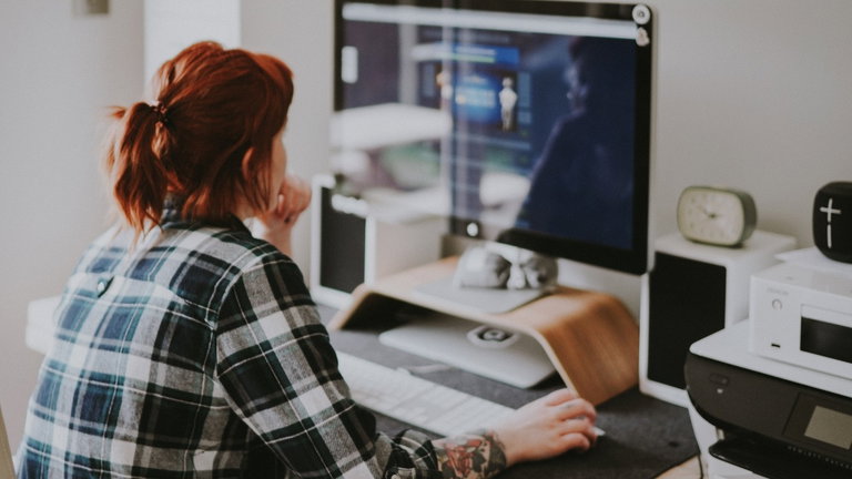 Caerse en el pasillo de casa es motivo de baja laboral, eso siempre y cuando teletrabajes