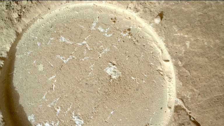 Una misteriosa roca encontrada por el rover Perseverance podría arrojar luz sobre la existencia de vida en Marte