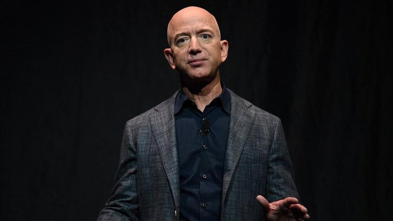 Jeff Bezos nos tiene descolocados: ahora te recomienda que no compres nada en Black Friday