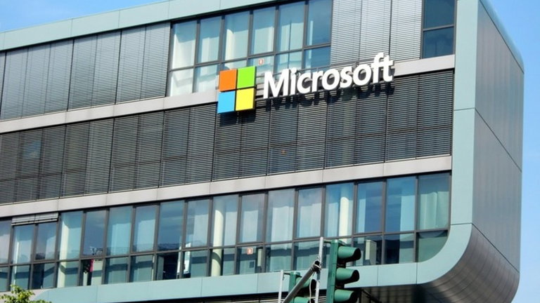 Microsoft expande su red por Europa, pero a qué coste: la competencia habla de "daños irreparables"