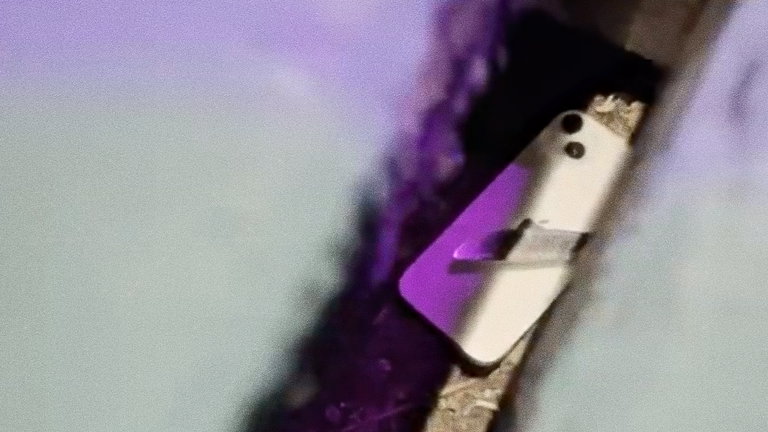 La pesadilla de perder un iPhone a través de una rejilla tiene un héroe inesperado, en forma de caro accesorio