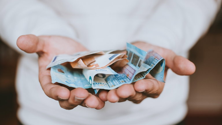 Requisitos y cómo pedir online la ayuda de 200 euros para alimentos que propone el Gobierno