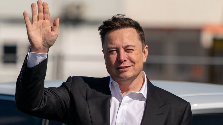 Elon Musk dimitirá como de CEO en Twitter: ahora busca a alguien "lo suficientemente tonto" para sustituírle