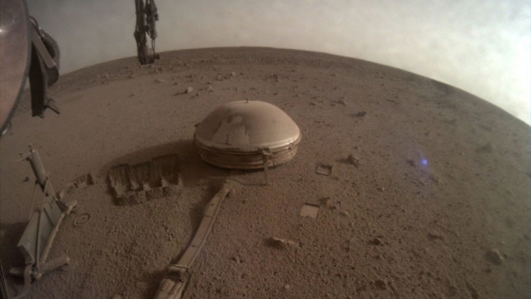 El robot InSight de la NASA parece que ya se ha despedido de nosotros: esta puede ser su última imagen