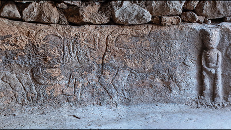 Leopardos, toros y genitales: los protagonistas de este mural de hace  11.000 años encontrado en Turquía