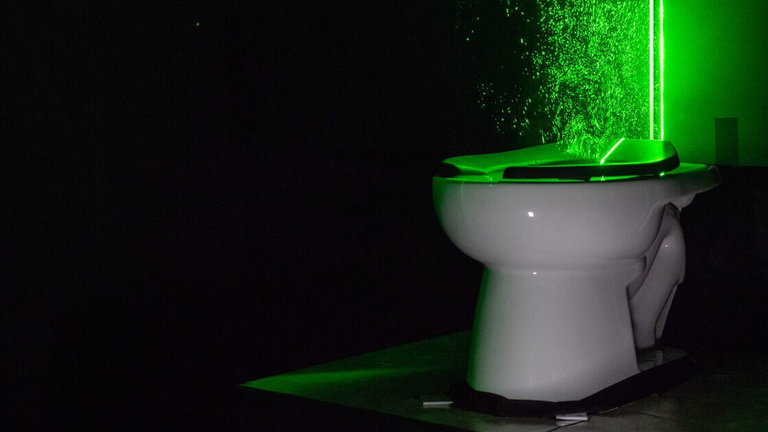 Resulta que tirar de la cadena en un baño público es una pésima idea: este asqueroso experimento lo demuestra