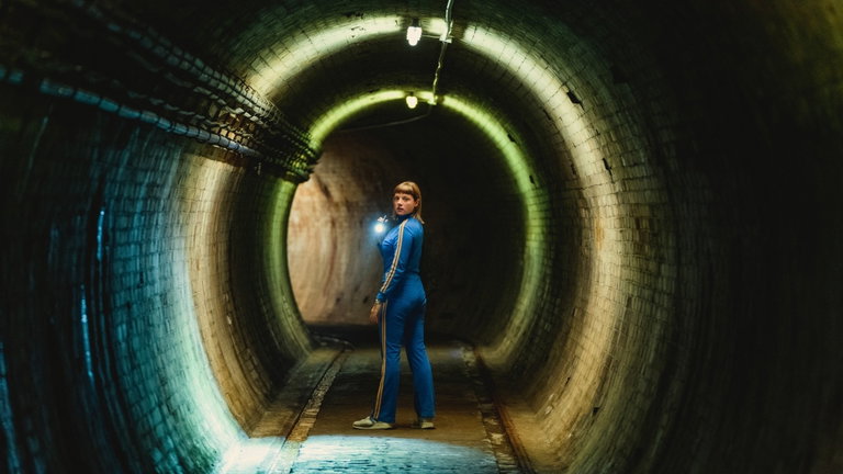 Esta es la serie punk de Netflix recomendada por Stephen King: un espectacular y divertido thriller europeo casi desconocido