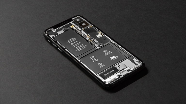 ¿Recuerdas las baterías extraíbles de los smartphones? Pues ojo, puede que vuelvan