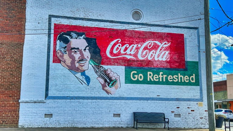 La legendaria Coca Cola nació en España, y este pueblo lleva años luchando para demostrarlo