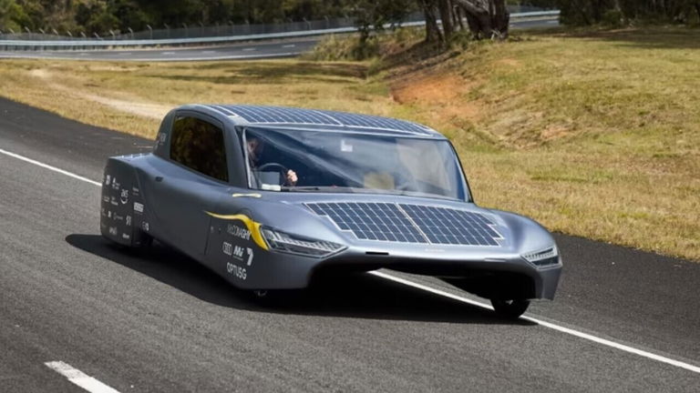 Eficiencia absoluta: este coche solar ha recorrido más de 1.000 kilómetros sin parar, pero hay un problema