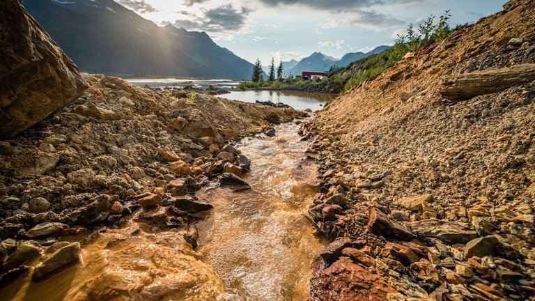 Las aguas árticas de Alaska se están volviendo de color naranja, y son malas noticias para todos