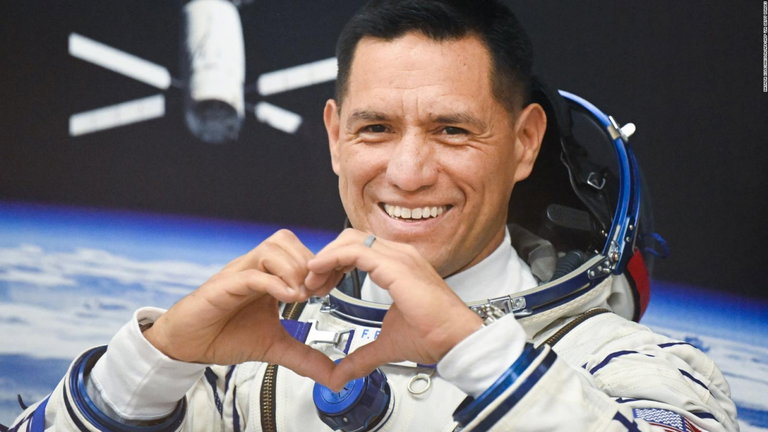 La NASA va a por un nuevo récord: este será su primer astronauta en pasar un año entero en el espacio