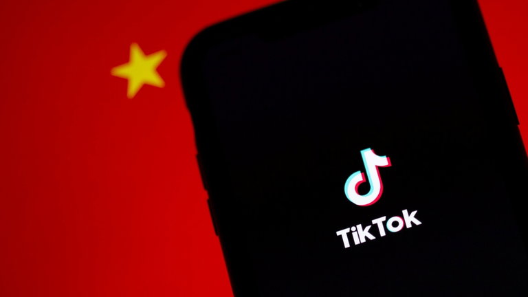 TikTok pende un hilo: la app arrasa en popularidad, pero a las autoridades reguladoras no les gusta nada