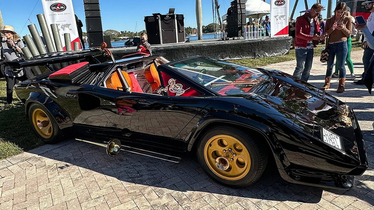 Este Lamborghini es todo un coche orquesta: tiene violines por asientos y un órgano en lugar de tubo de escape