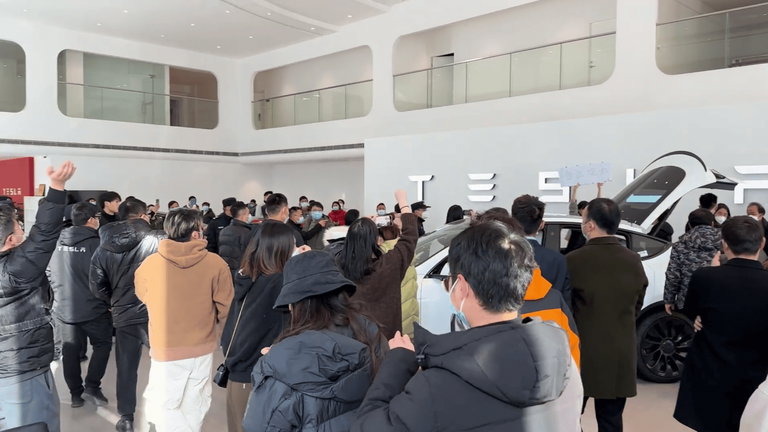 Tesla ha bajado los precios de sus coches en China, pero hay algo que no tuvo en cuenta: sus anteriores clientes