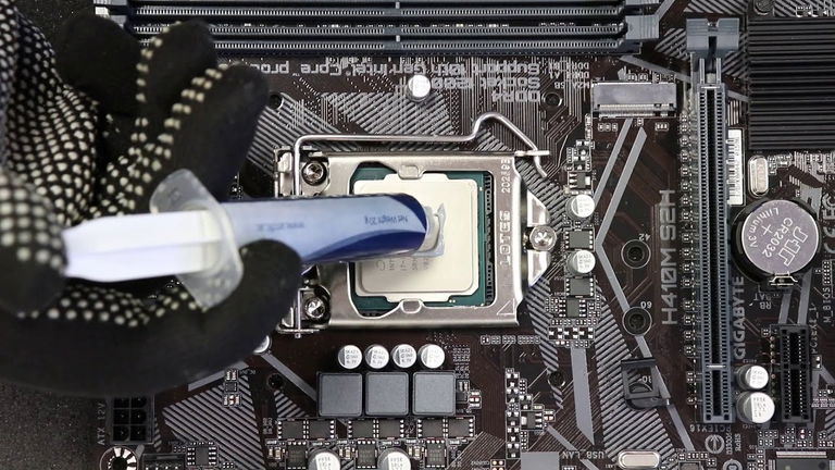 El ketchup no solo tiene cabida en la cocina, se ha descubierto que es capaz de evitar que tu PC se caliente