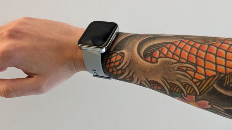 ¿Tienes tatuajes? Ojo con los wearables: ten esto en cuenta antes de comprarte un smartwatch