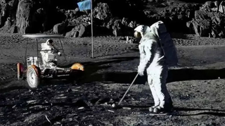 Por qué hay una jabalina y dos pelotas de golf en la superficie de la luna