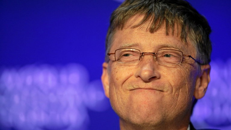 Bill Gates tiene una tabla periódica gigante en su oficina, y es la mejor que has visto nunca