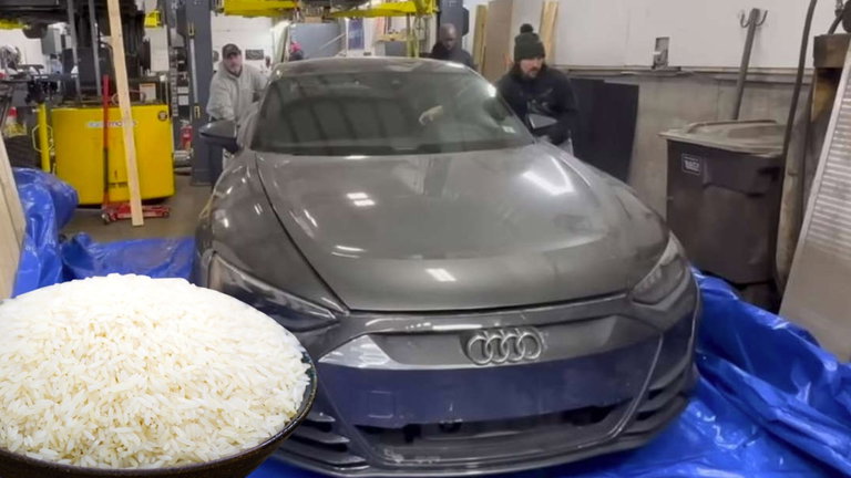 El truco de arroz va genial si el móvil se te cae al agua, pero...¿funciona con un coche eléctrico inundado?