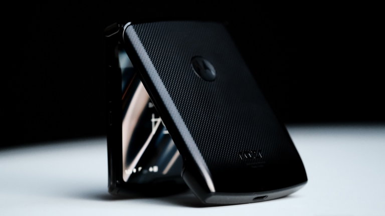Motorola quiere dar un golpe sobre la mesa con una sorprendente mejora en su teléfono plegable Razr