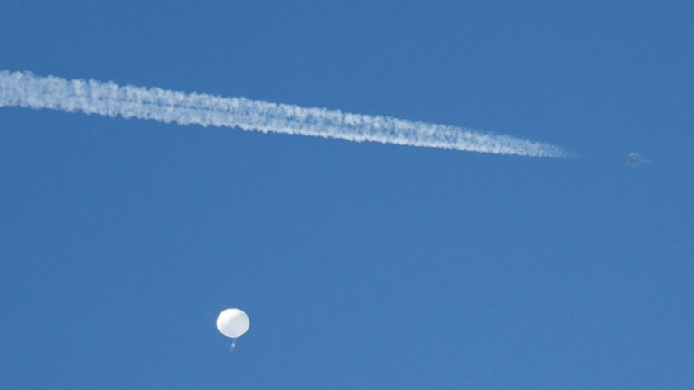 El gigantesco dron espía chino no ha durado mucho en cielo americano: así es como han conseguido derribarlo