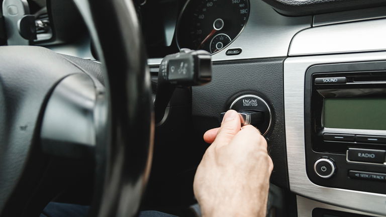Cómo funciona el motor de arranque y qué partes tiene