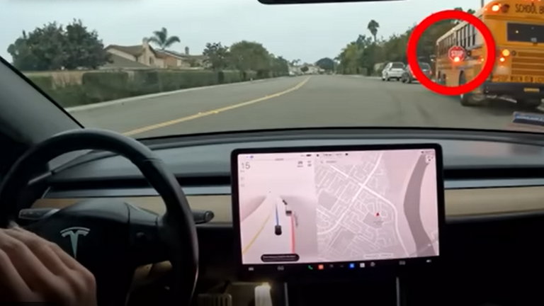 Un hater de Tesla se gasta 7 millones de dólares en un vídeo para avisar al mundo de los peligros de la marca