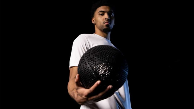 Esta pelota de baloncesto no tiene aire: un modelo impreso en 3D está cerca de convertirse en reglamentario