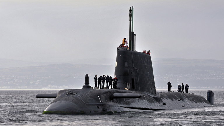 Arreglar los tornillos de un submarino nuclear con pegamento es la chapuza más peligrosa de lo que va de 2023