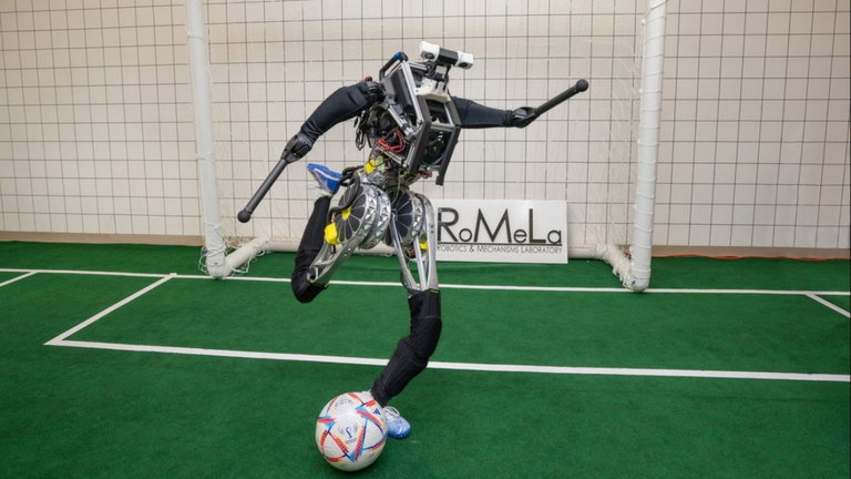 Este es el robot más rápido del mundo, y sus creadores dicen que es mejor que Messi jugando al fútbol