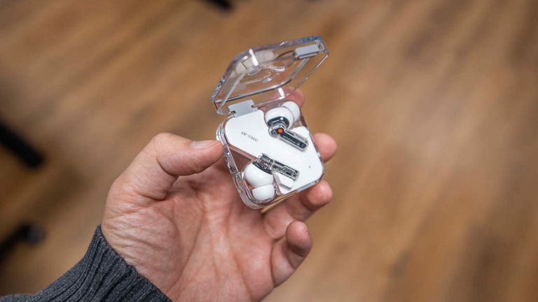 Nothing presenta sus nuevos auriculares Ear (2): diseño continuista, pero continuando en buena dirección