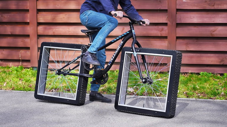 Ponerle ruedas cuadradas a una bicicleta quizá no sea tan mala idea como parece