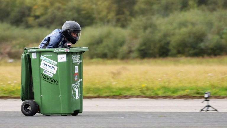 Alguien ha tuneado un cubo de basura para convertirlo en el más rápido del mundo: llega a los 100 km/h