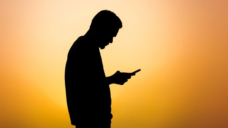 Oleada de estafas que ofrecen trabajo: el SEPE advierte de peligrosos SMS y correos electrónicos