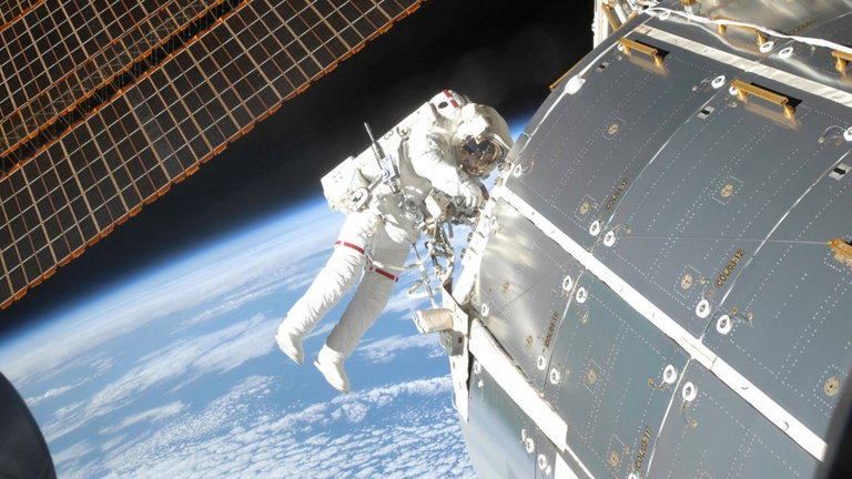 La NASA recoge una inusual señal de radio durante un paseo espacial: si son aliens, tienen acento argentino