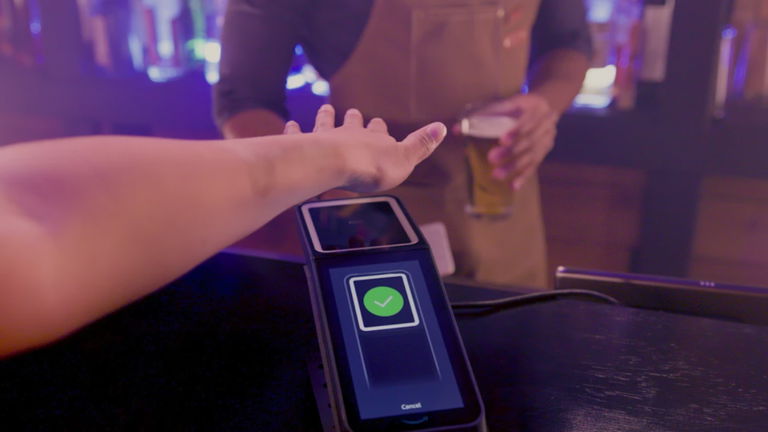 Pagar la cuenta como un caballero Jedi: esta nueva tecnología de Amazon podría derrocar a las tarjetas
