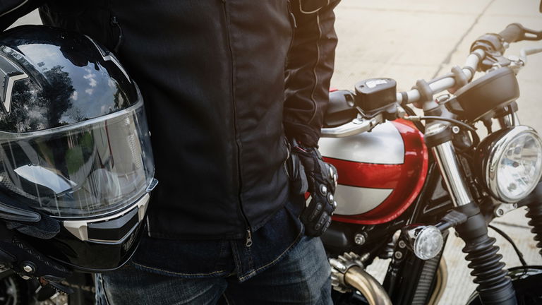Por qué te pueden multar si tienes una moto