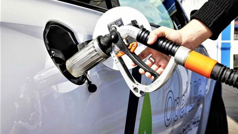 Nadie quiere un coche de gas natural: prometían sustituir al diésel y gasolina y acabaron en fracaso absoluto