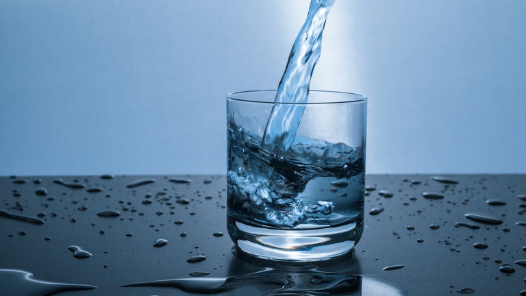Jarra purificadora de agua: cómo funciona según la ciencia