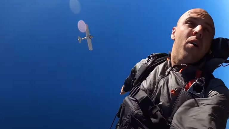 Un youtuber ha estrellado un avión para conseguir visitas. Ahora se enfrenta a las graves consecuencias