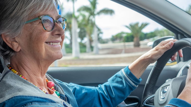 Requisitos para renovar el carnet de conducir si eres mayor de 65 años