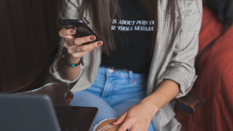 Una ciberestafa diferente: estos SMS parecen alertas de seguridad, pero son un peligroso timo camuflado
